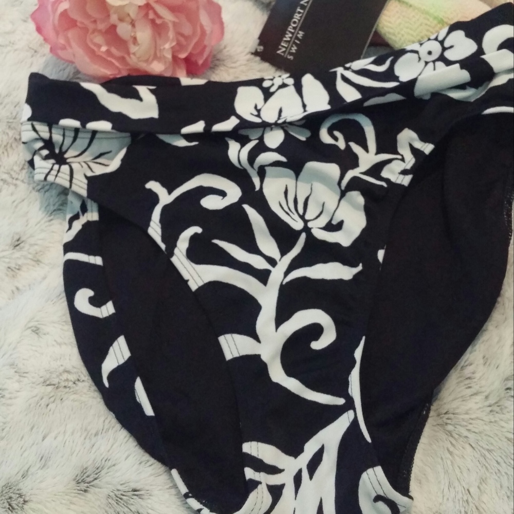 NWT Newport News Bottoms sz 6